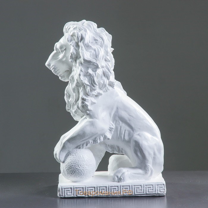 Фигура "Лев сидя с шаром" белый, 31х19х45см